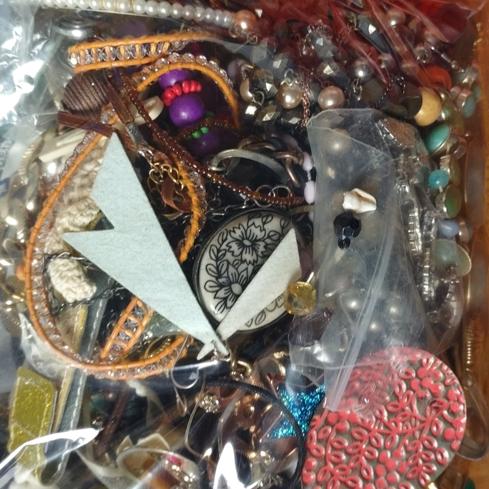 Last Chance! Crafters Jewelry Blow Out sale! FULL 4 lbs of everything! BLOW OUT - Picture 5 of 10